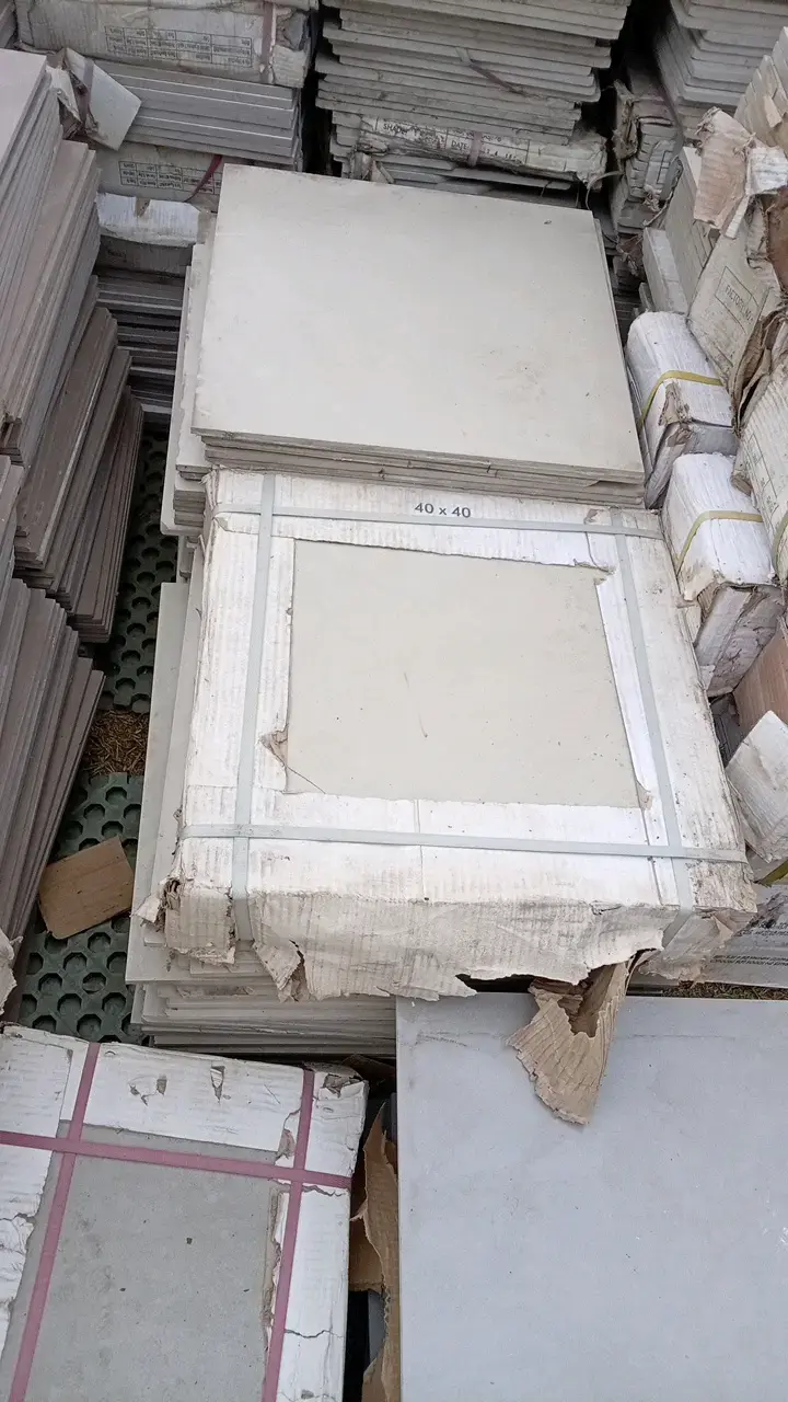 Cerámicas y porcelanato de diferentes medidas - 1