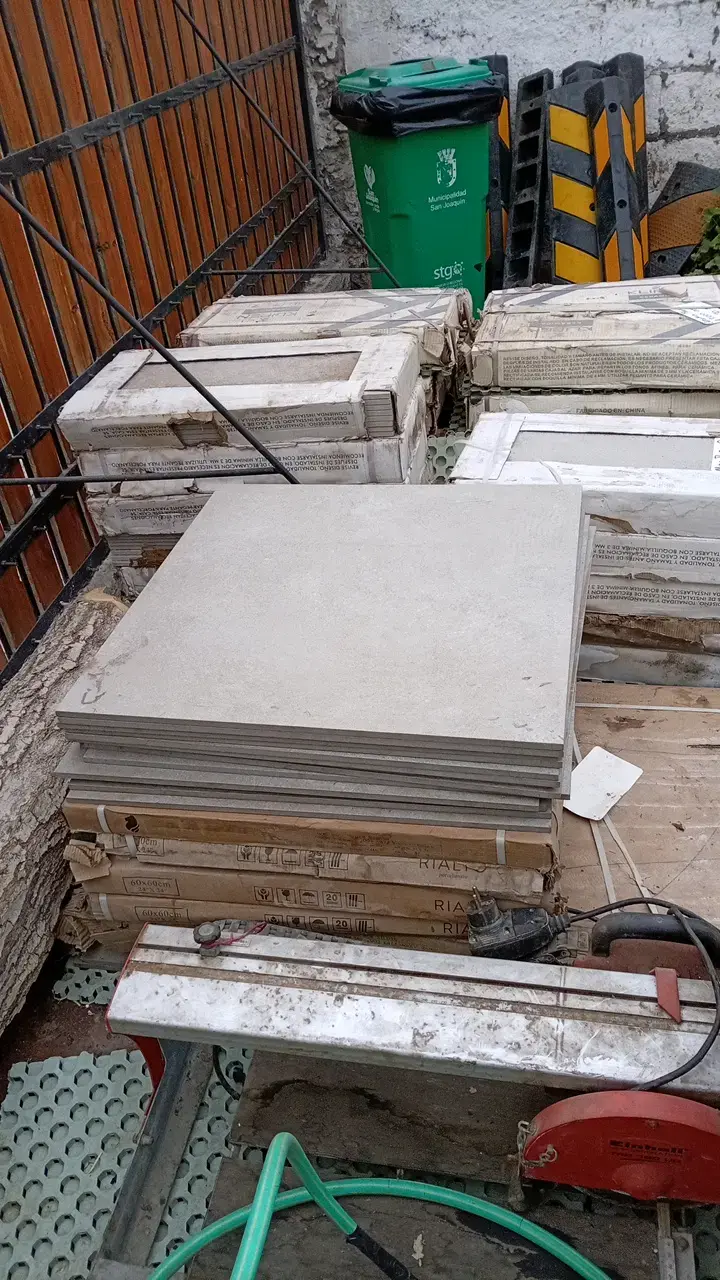 Cerámicas y porcelanato de diferentes medidas - 3