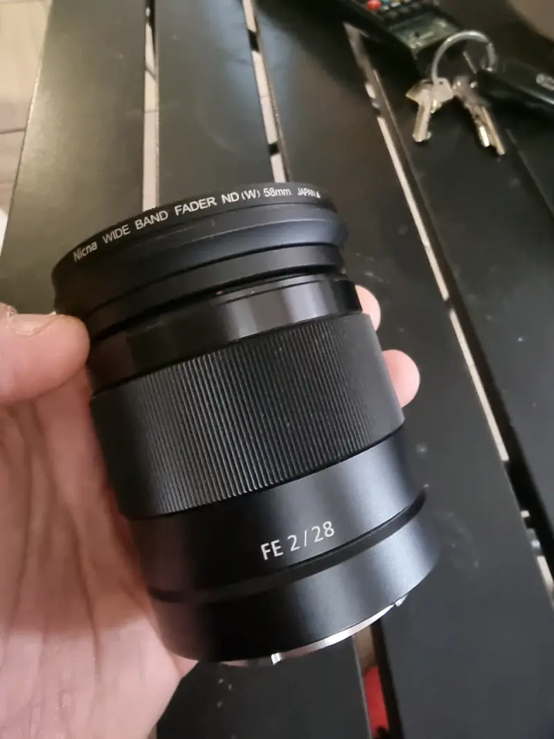 Lente de cámara Sony Full Frame FE 2/28 con filtr - 1