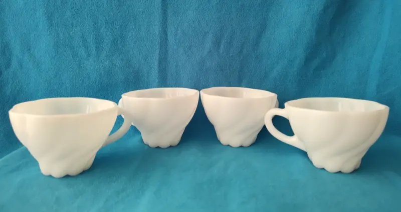 Juego de tazas vintage de opalina . Para cafe - 1