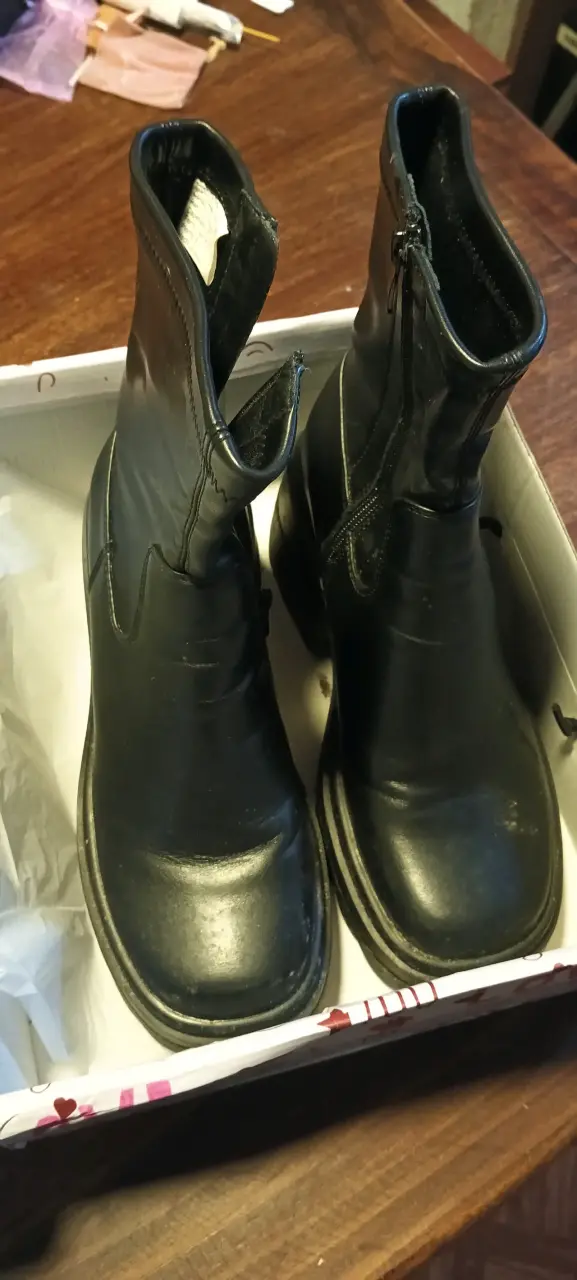 Botas de cuero negras con cierre lateral - 1