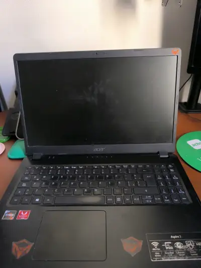 Laptop Acer Aspire 3 con AMD Ryzen - miniatura 1