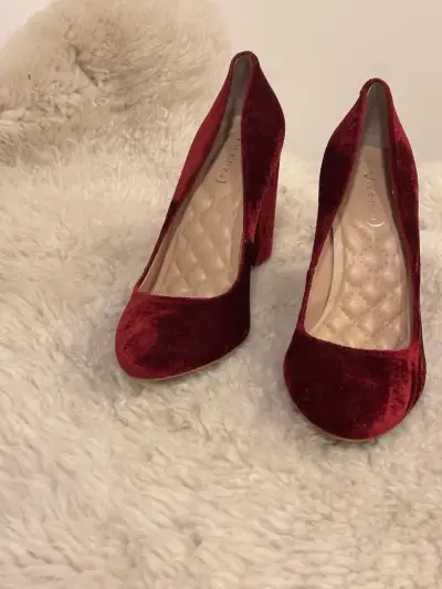 Zapatos de terciopelo rojo con tacón grueso - miniatura 5
