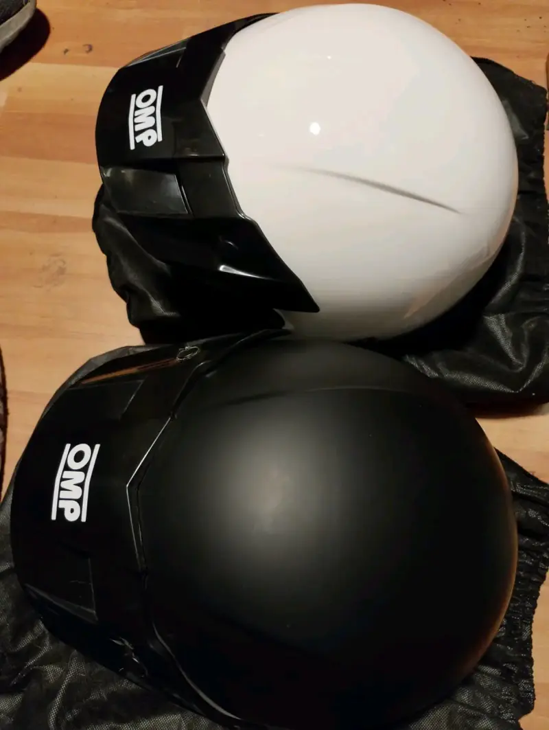Cascos de automovilismo OMP negro y blanco - 2