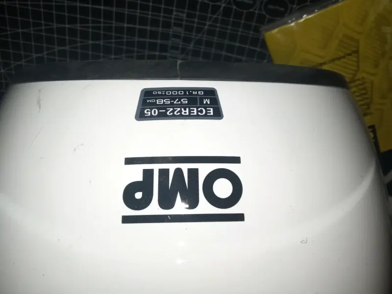 Cascos de automovilismo OMP negro y blanco - 4
