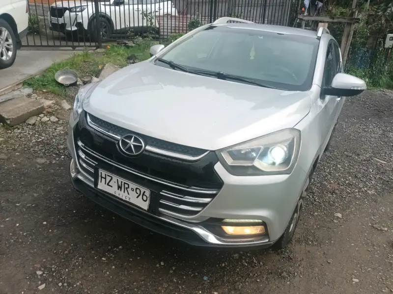 Auto SUV JAC S2 2016 en buen estado - 1