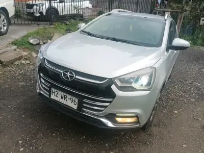 Auto SUV JAC S2 2016 en buen estado - miniatura 1