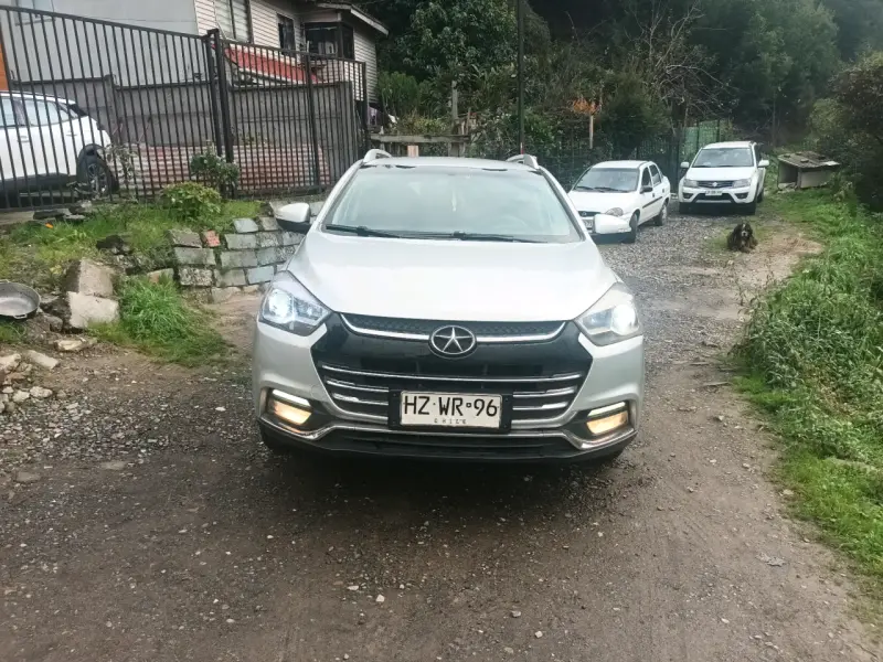 Auto SUV JAC S2 2016 en buen estado - 2