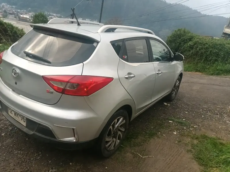 Auto SUV JAC S2 2016 en buen estado - 5