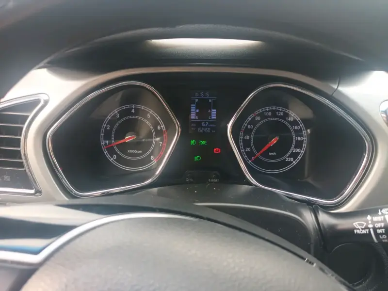 Auto SUV JAC S2 2016 en buen estado - 6