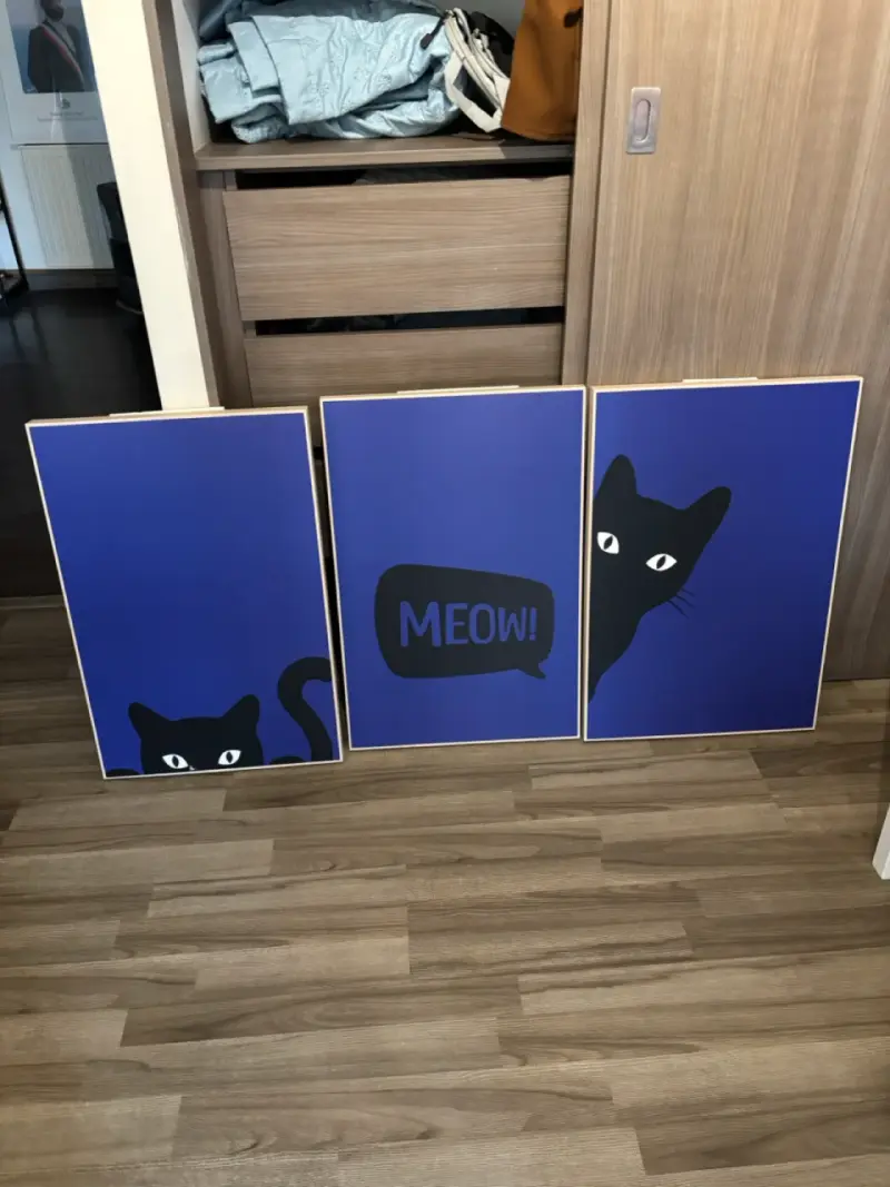 Tríptico decorativo de gatos en azul