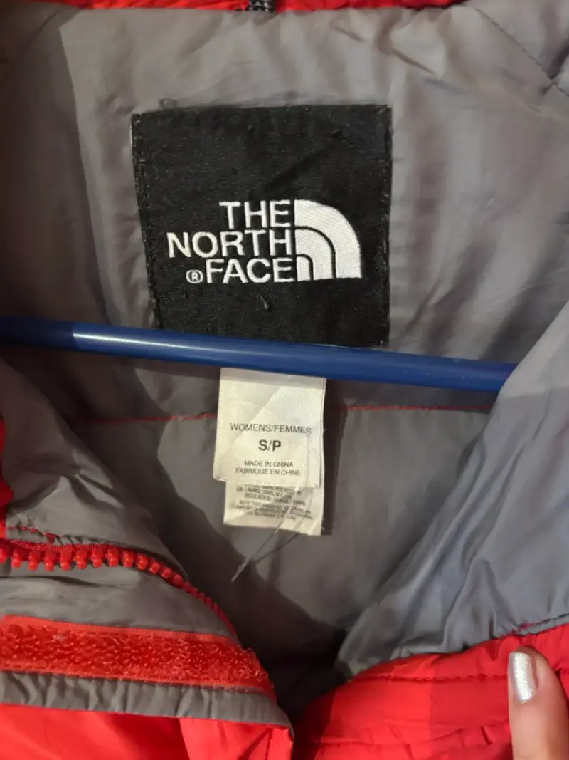 Chaqueta The North Face roja acolchada - 2