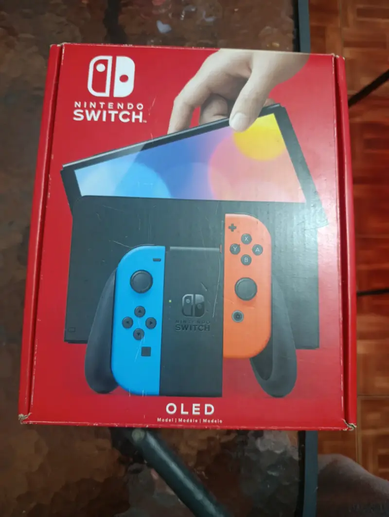 Consola Nintendo Switch con Joy-Con azul y rojo - 6