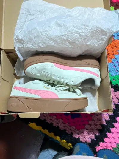 Zapatillas Puma blancas con detalles rosados - miniatura 1