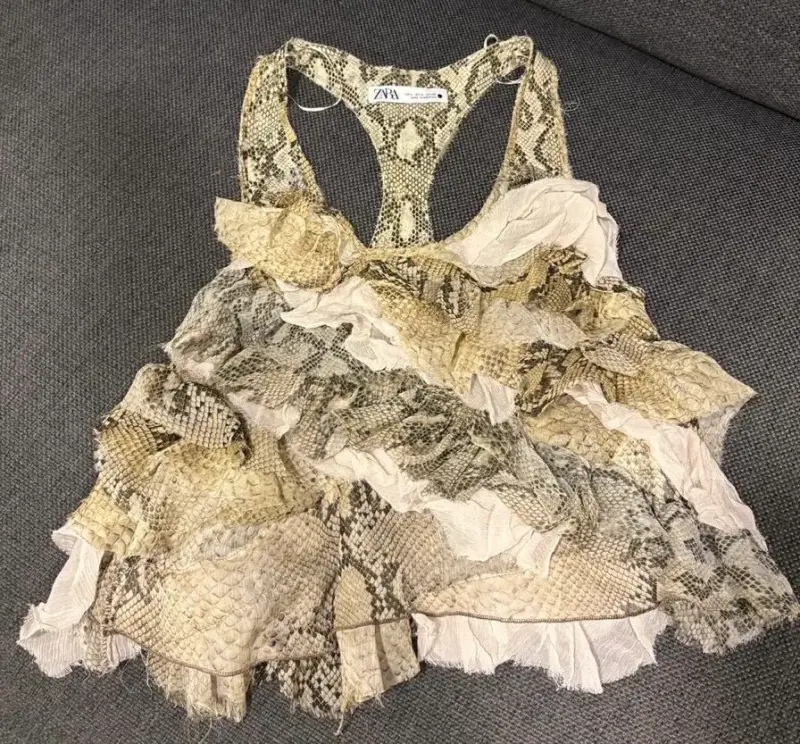 Top de encaje con estampado de serpiente - 5