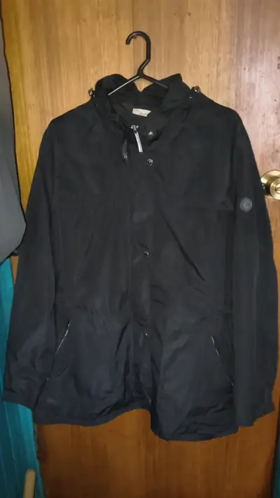 Parka o chaqueta larga de color negro - miniatura 1