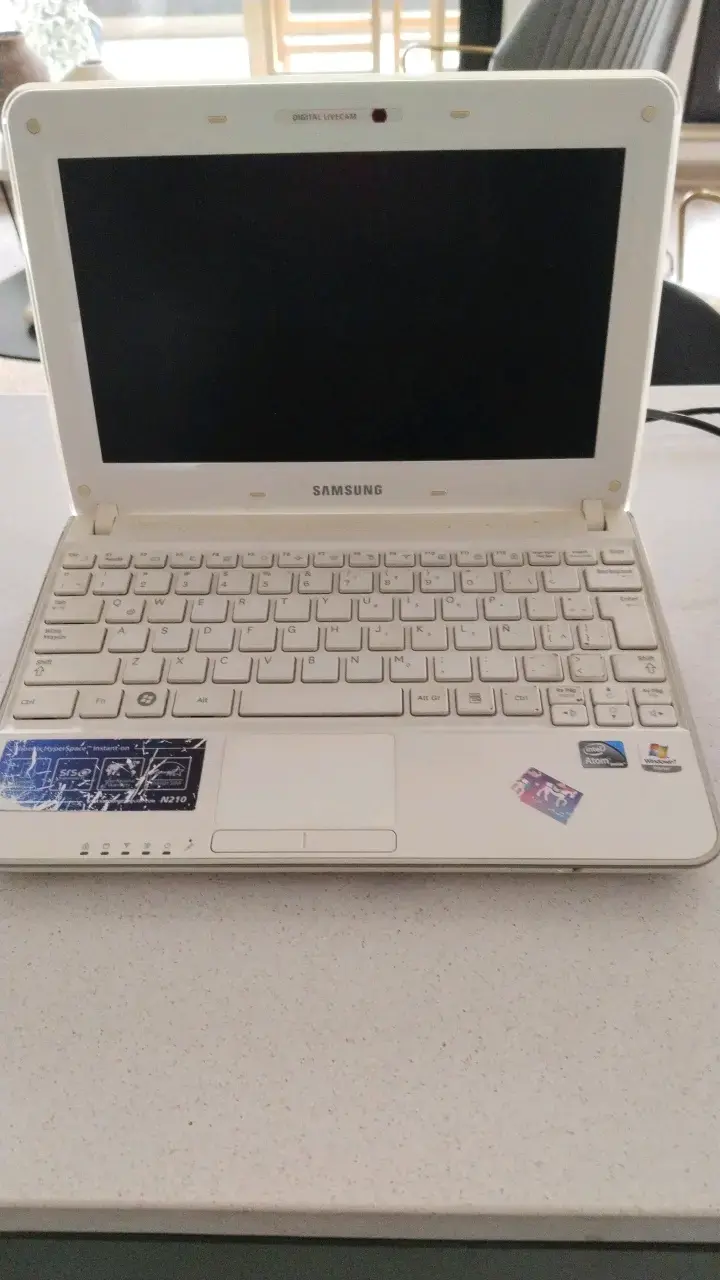 Notebook Samsung color blanco - 2
