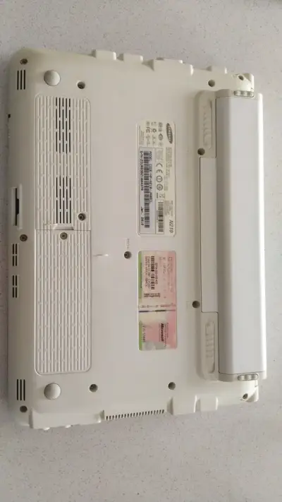 Notebook Samsung color blanco - miniatura 3