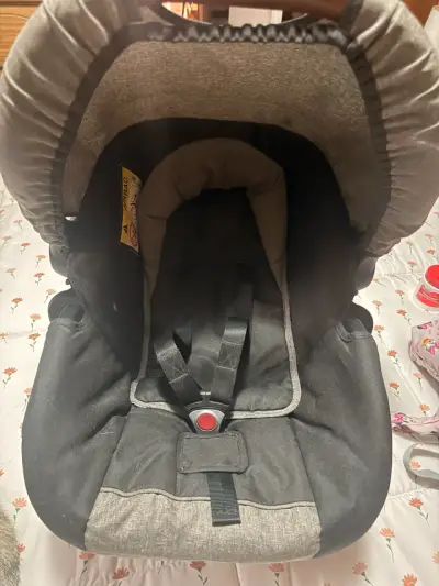 Silla de auto para bebé Joie negra - miniatura 4