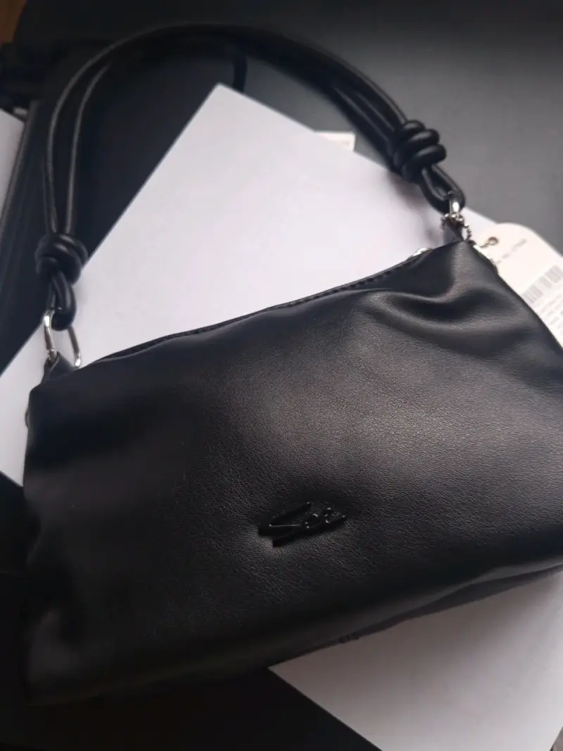 Cartera negra de cuero elegante - 1