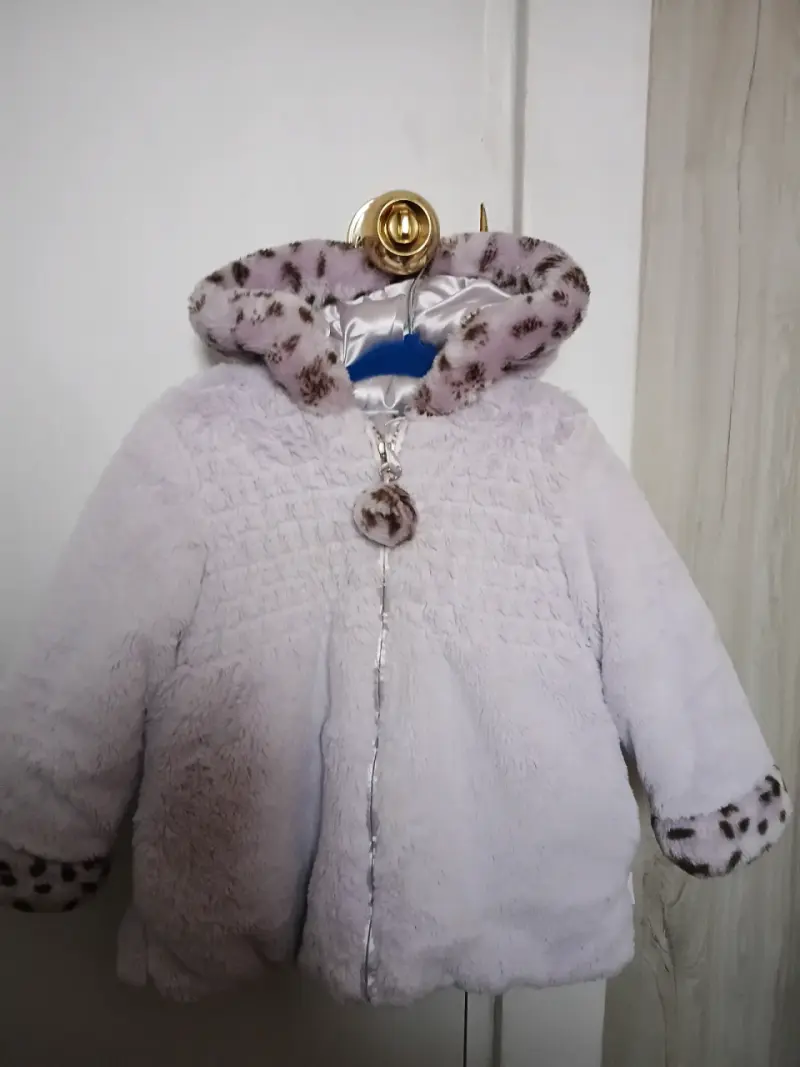 Abrigo infantil de peluche con capucha - 1