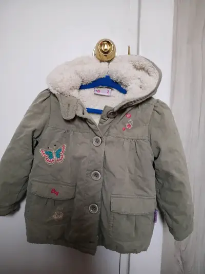Abrigo infantil de peluche con capucha - miniatura 5