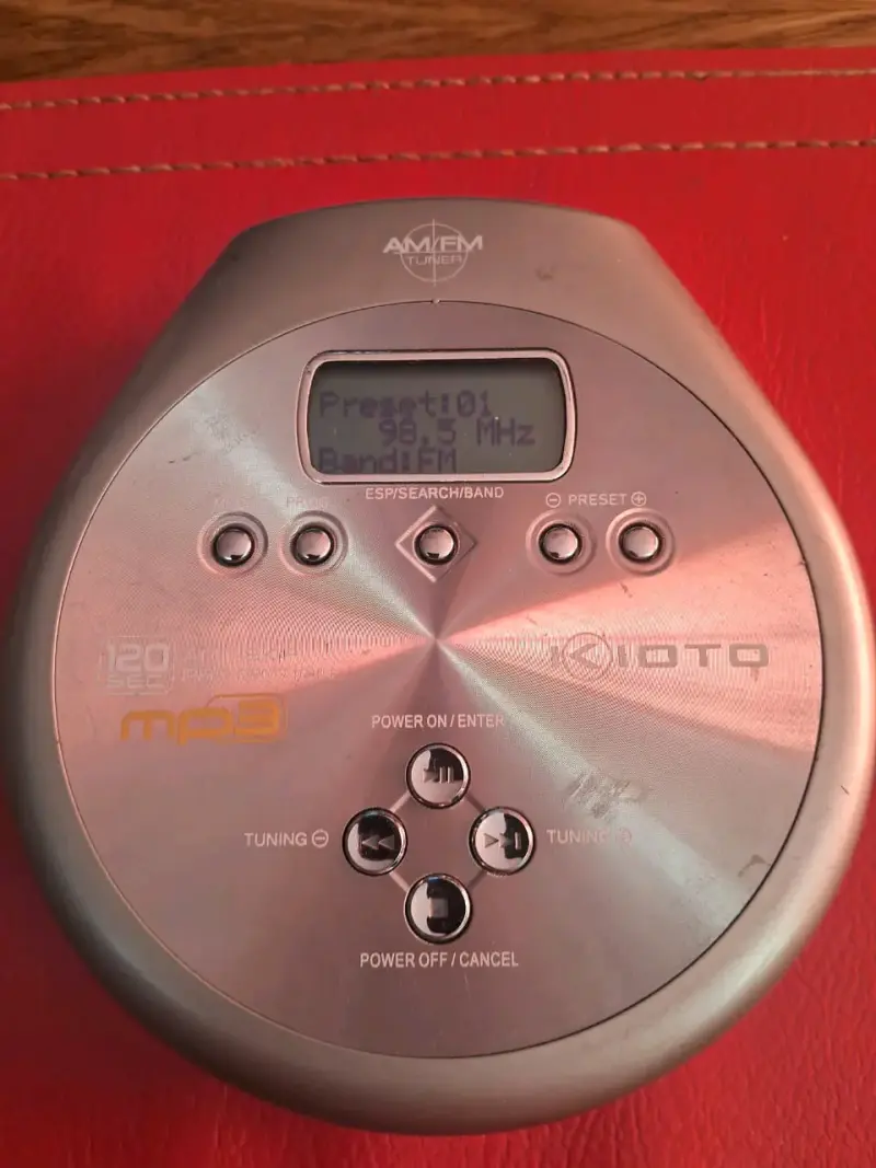 Reproductor de CD portátil con radio AM/FM - 1