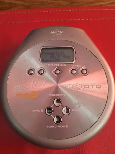 Reproductor de CD portátil con radio AM/FM - miniatura 1