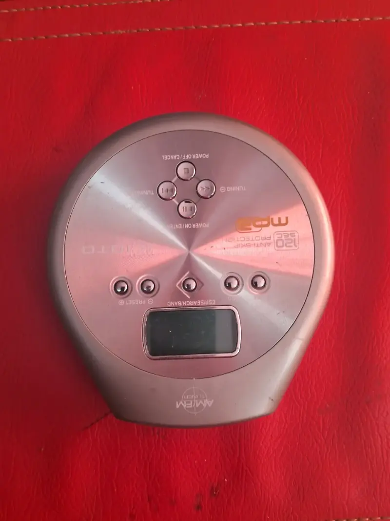Reproductor de CD portátil con radio AM/FM - 4
