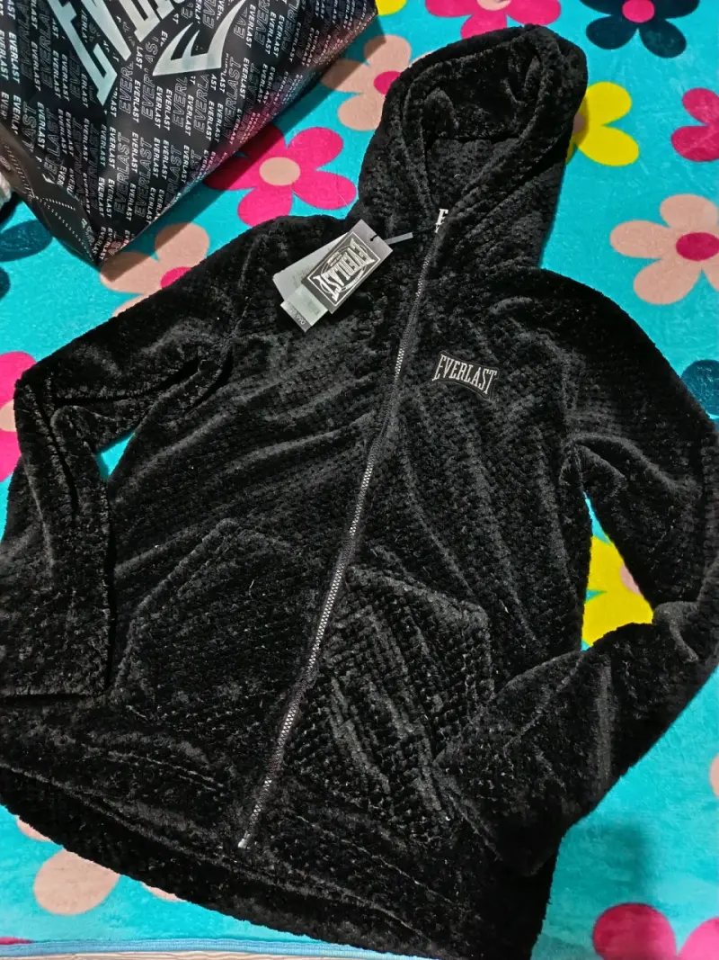 Polerón de felpa negro Everlast con capucha