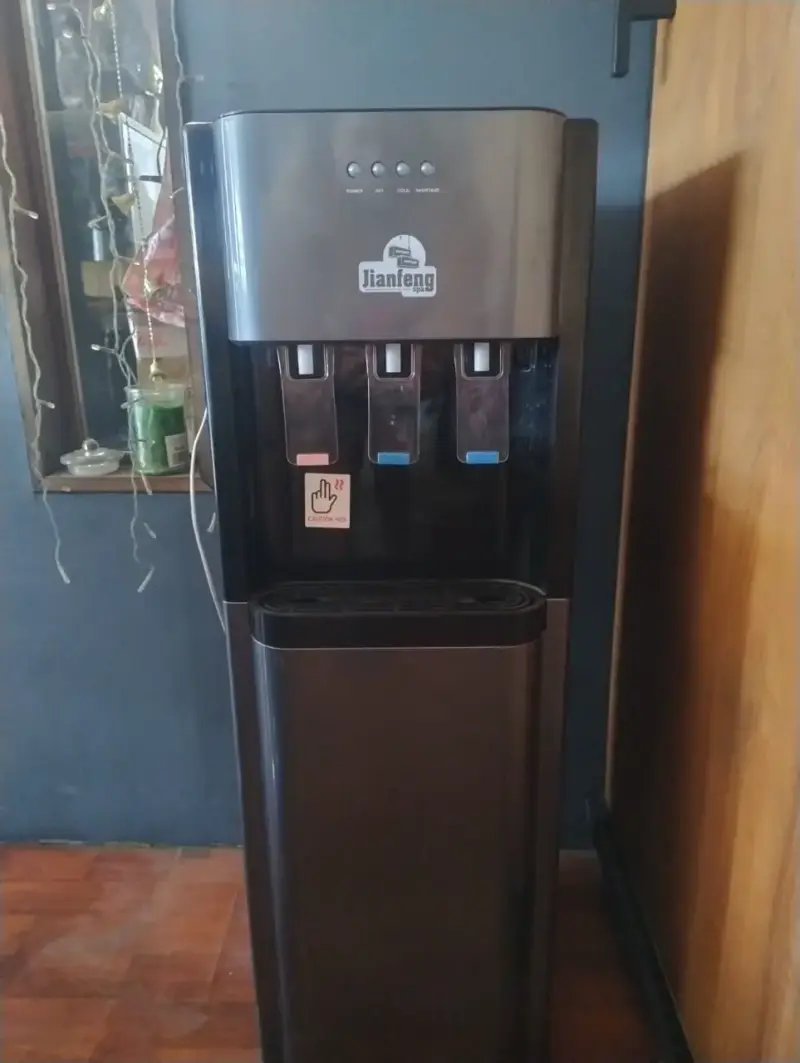 Dispensador de agua Jianfeng con tres temperaturas