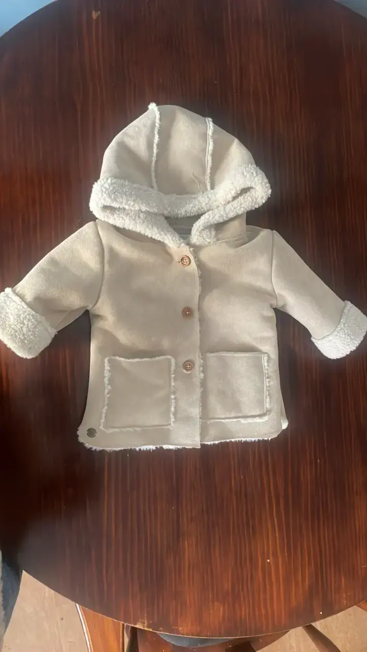 Abrigo de bebé con capucha beige - 1