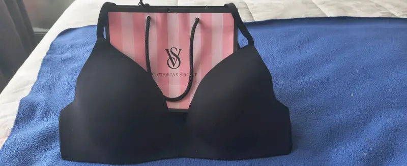 Sostén negro Victoria's Secret con soporte - 1