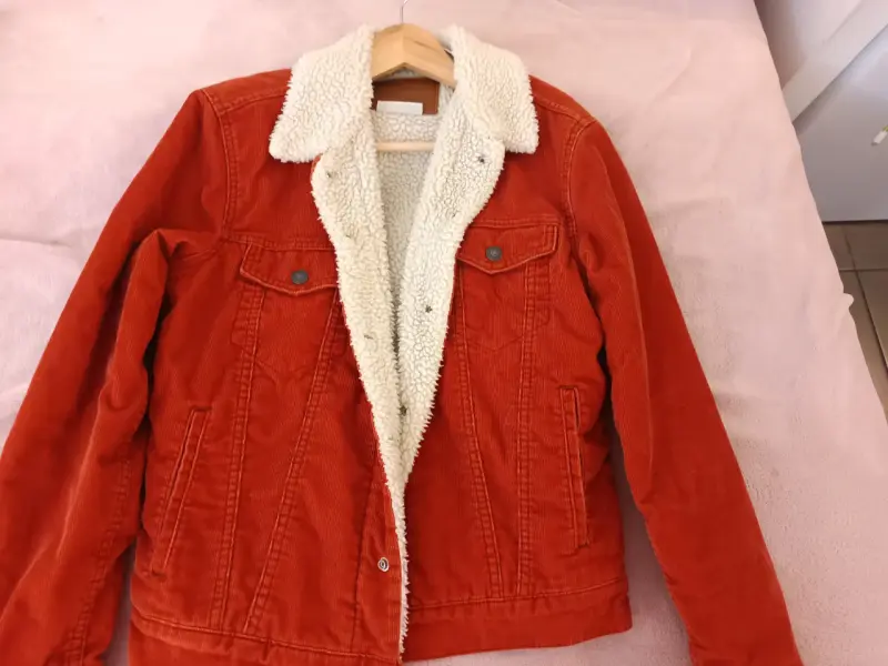 Chaqueta de pana roja con forro de borrego - 1