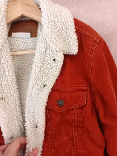 Chaqueta de pana roja con forro de borrego - miniatura 3