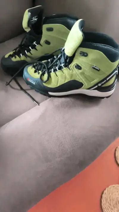 Botas de montaña impermeables verde y negro - miniatura 3