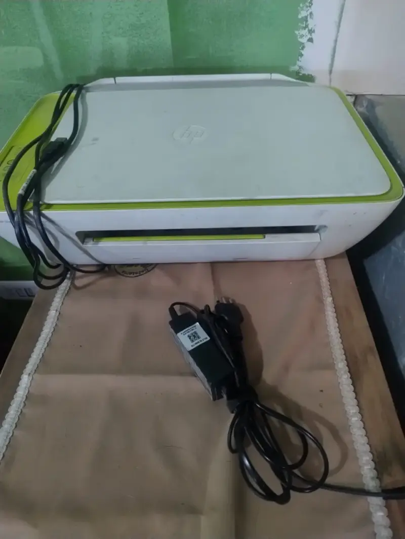 Impresora multifuncional HP DeskJet color blanco