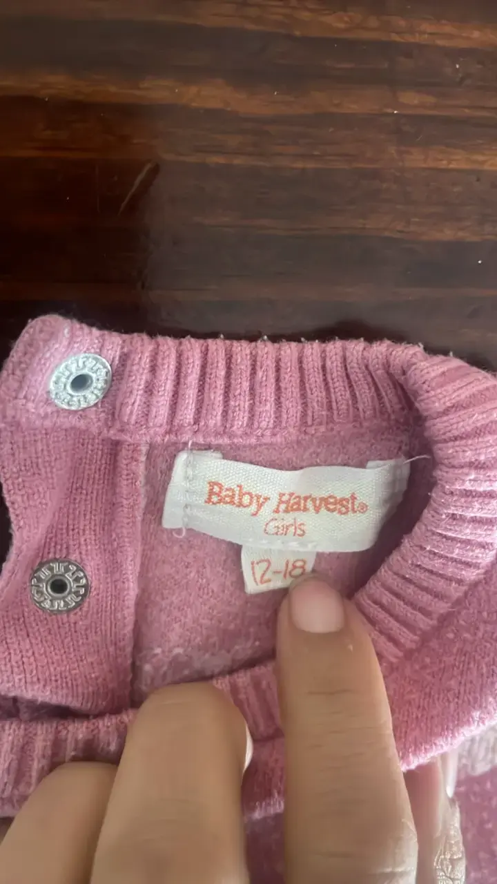 Suéter rosado de corazones para niña - 3