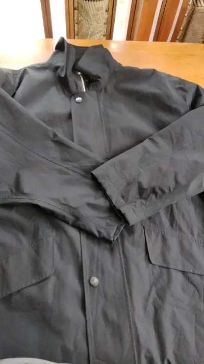 Chaqueta negra de hombre con botones - miniatura 2