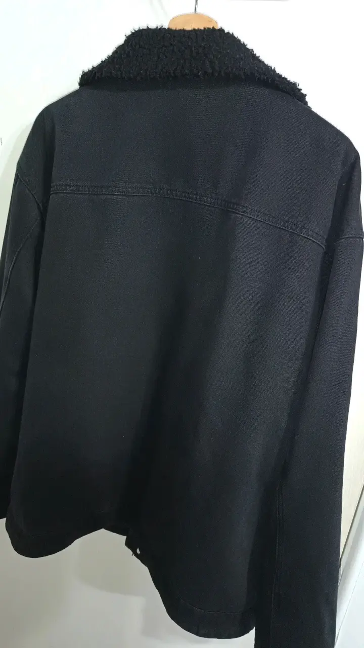 Chaqueta de mezclilla negra con forro de lana - 2
