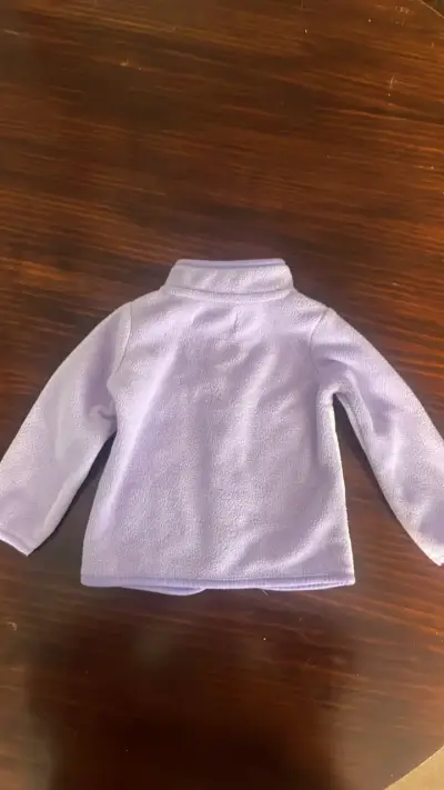 Chaqueta polar infantil bicolor lila y blanca - miniatura 2