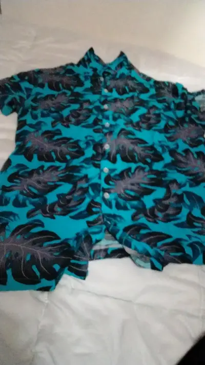 Camisa hawaiana azul con hojas tropicales - miniatura 3