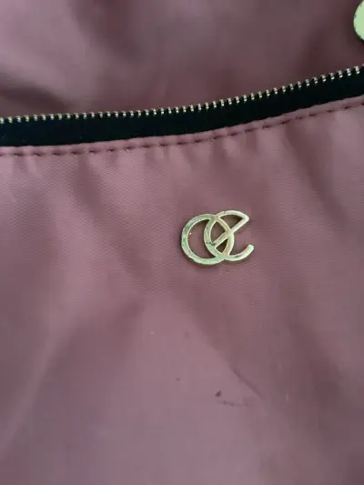 Mochila rosada con detalles negros - miniatura 5