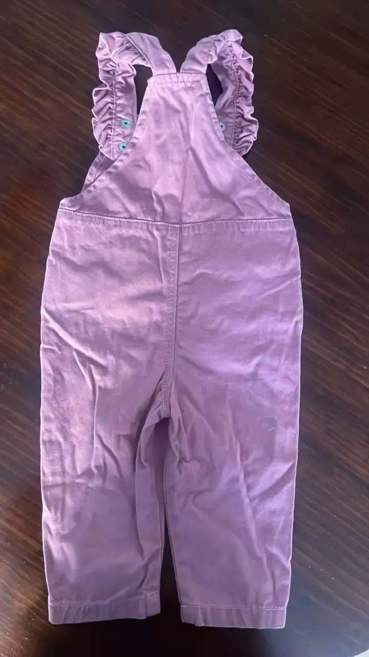 Jardinera rosada para niña con tirantes - 2