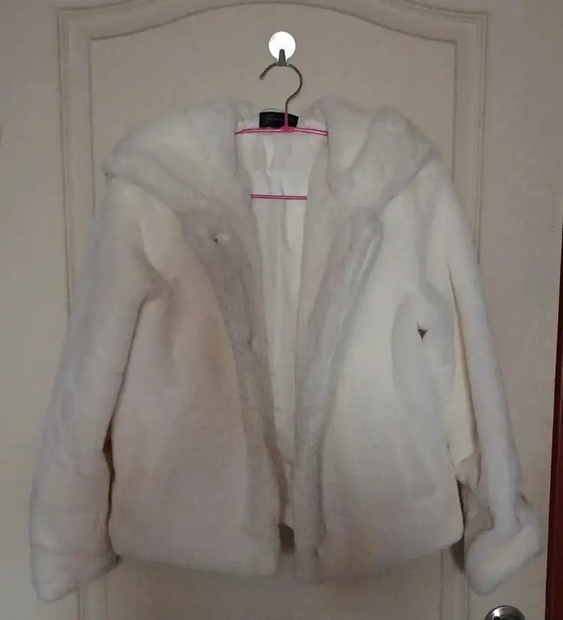 Abrigo de piel sintética blanco con capucha - 1