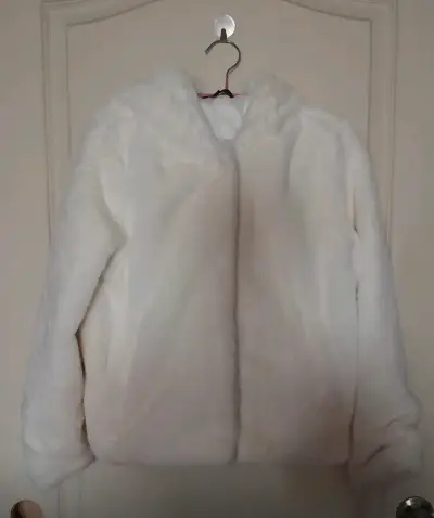 Abrigo de piel sintética blanco con capucha - miniatura 2