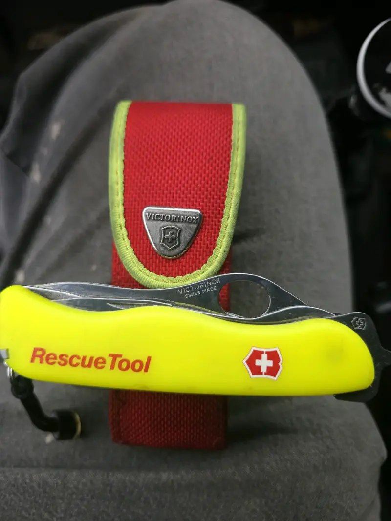 Navaja Victorinox Rescue Tool amarilla - 1
