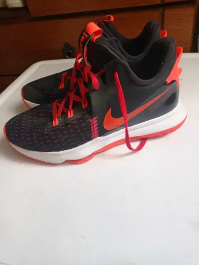 Nike Lebron Witness V US10,5 - miniatura 1