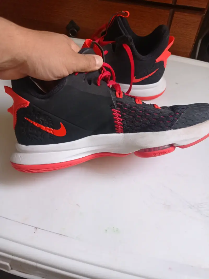 Nike Lebron Witness V US10,5 - 2
