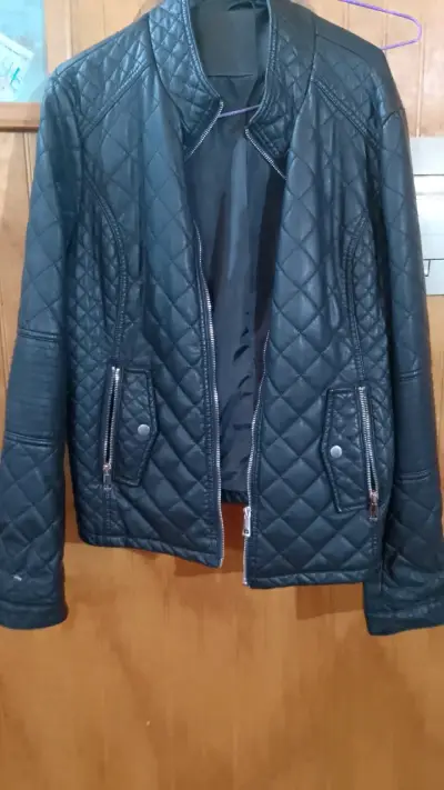 Chaqueta de cuero negra acolchada - miniatura 1